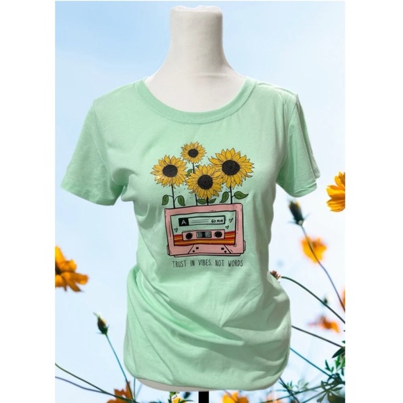 TRUST IN VIBES Women’s Graphic T Shirt Fitted Tee Sz S/M Mint Green Retro Style - Picture 4 of 8